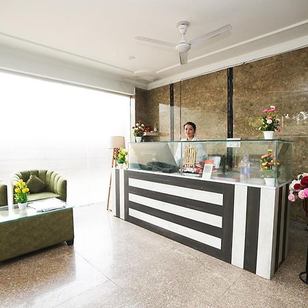 מלון גורגאון Tanvi Premium Residency Near Artemis Hospital, Gurugram מראה חיצוני תמונה