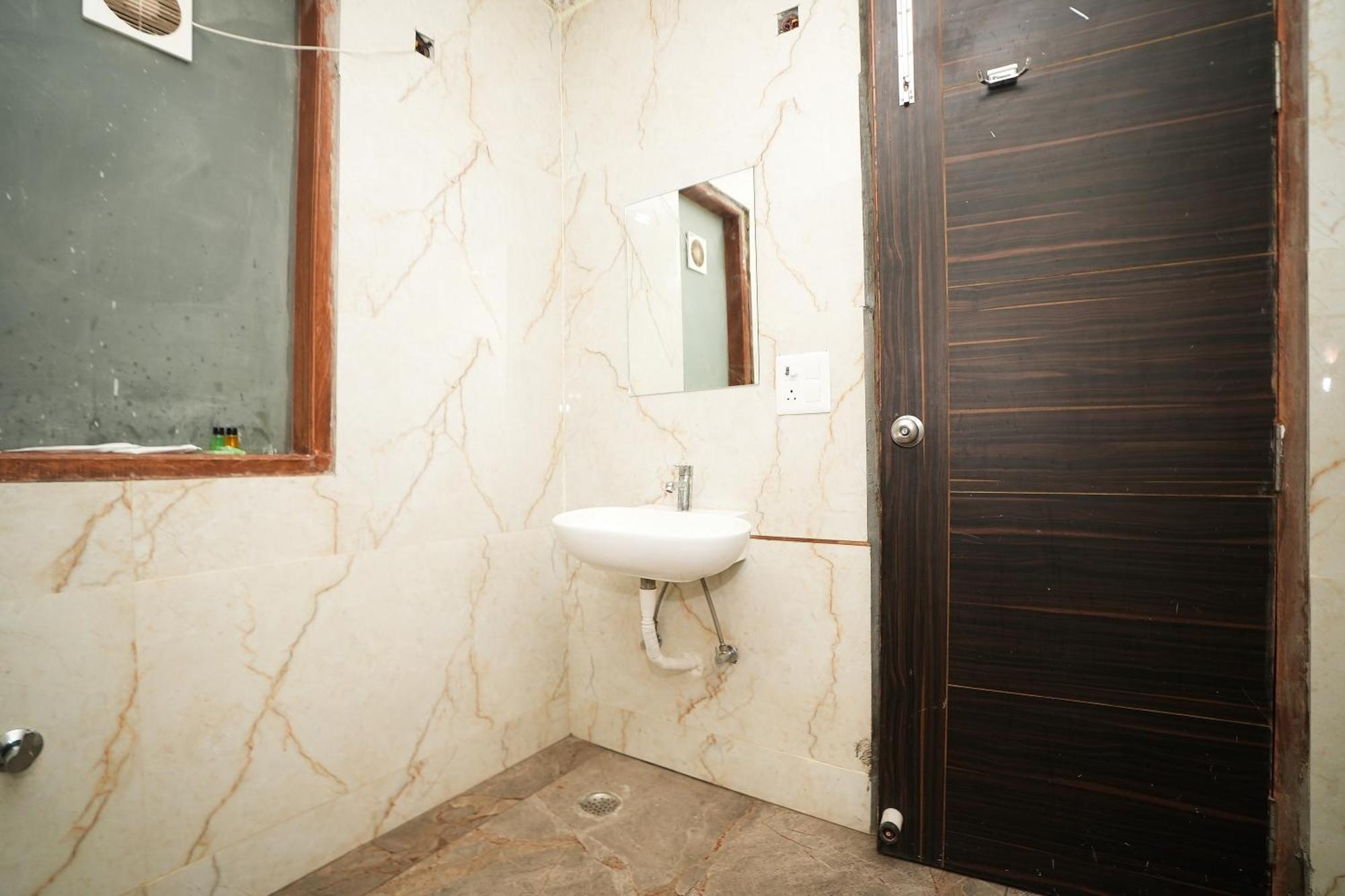 מלון גורגאון Tanvi Premium Residency Near Artemis Hospital, Gurugram מראה חיצוני תמונה