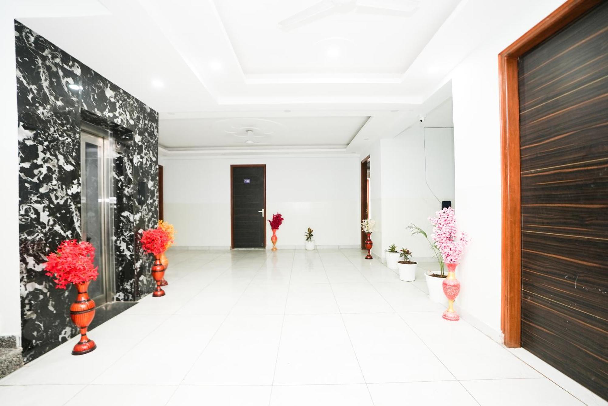 מלון גורגאון Tanvi Premium Residency Near Artemis Hospital, Gurugram מראה חיצוני תמונה