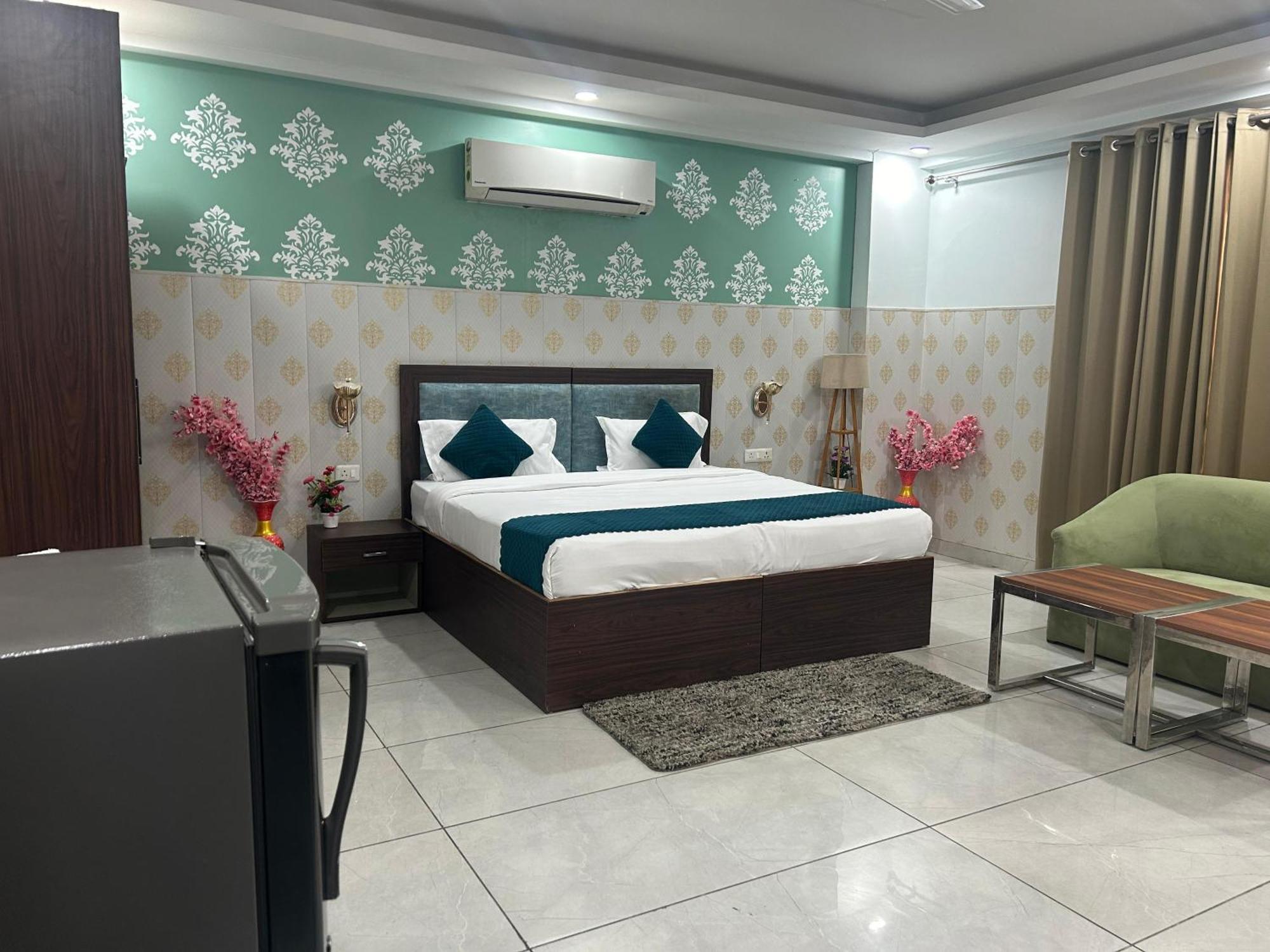 מלון גורגאון Tanvi Premium Residency Near Artemis Hospital, Gurugram מראה חיצוני תמונה