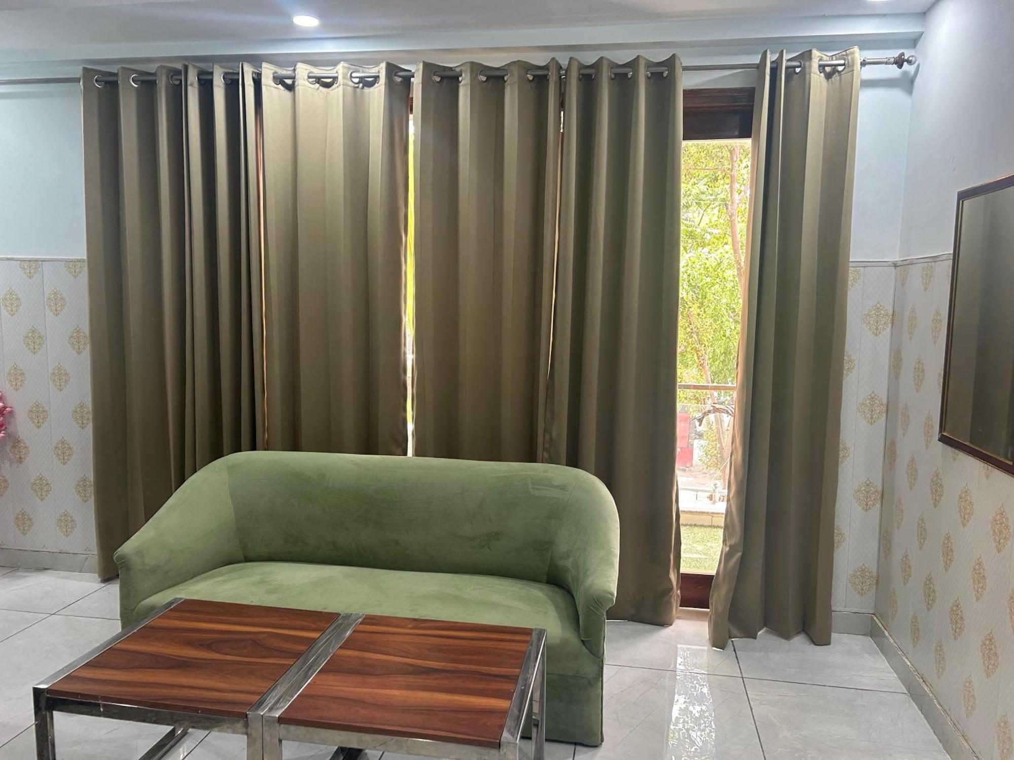מלון גורגאון Tanvi Premium Residency Near Artemis Hospital, Gurugram מראה חיצוני תמונה