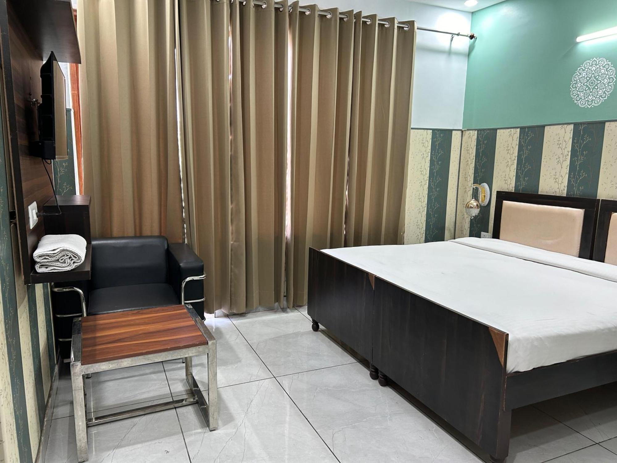 מלון גורגאון Tanvi Premium Residency Near Artemis Hospital, Gurugram מראה חיצוני תמונה