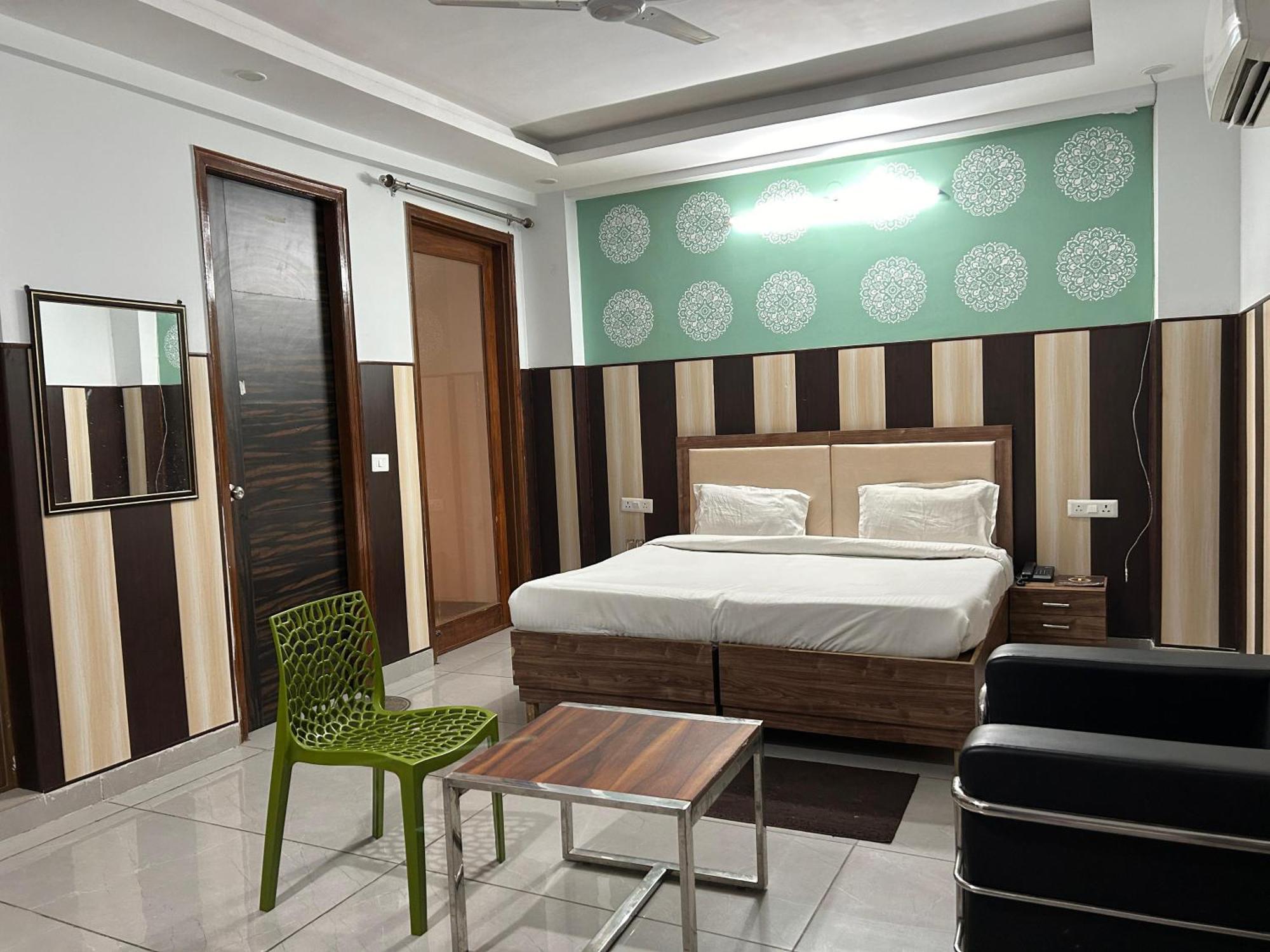 מלון גורגאון Tanvi Premium Residency Near Artemis Hospital, Gurugram מראה חיצוני תמונה