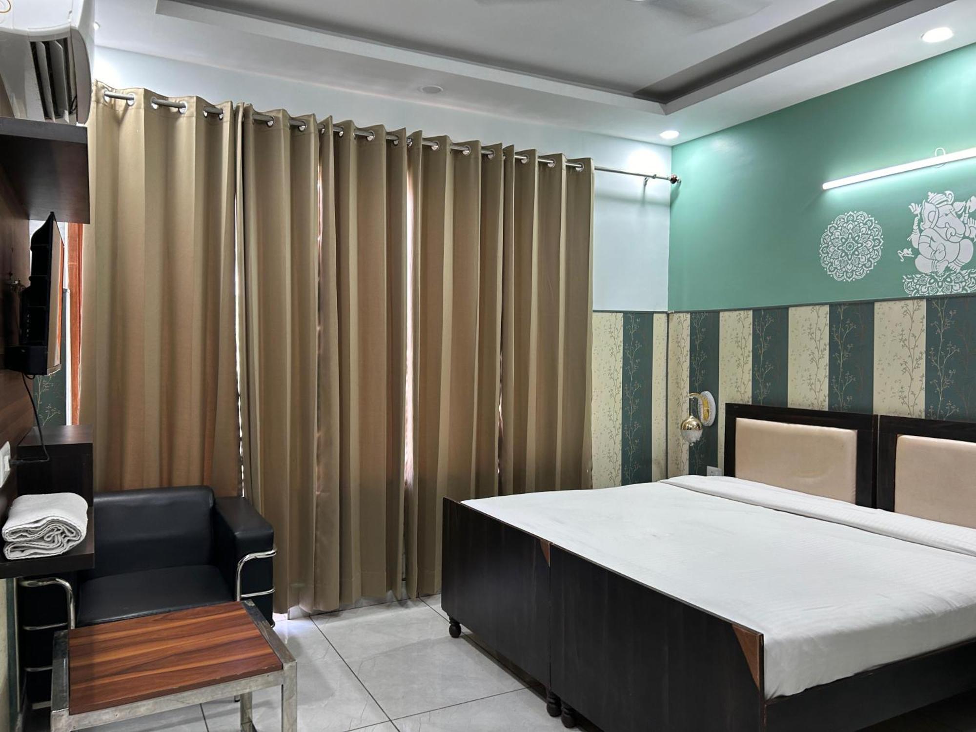 מלון גורגאון Tanvi Premium Residency Near Artemis Hospital, Gurugram מראה חיצוני תמונה