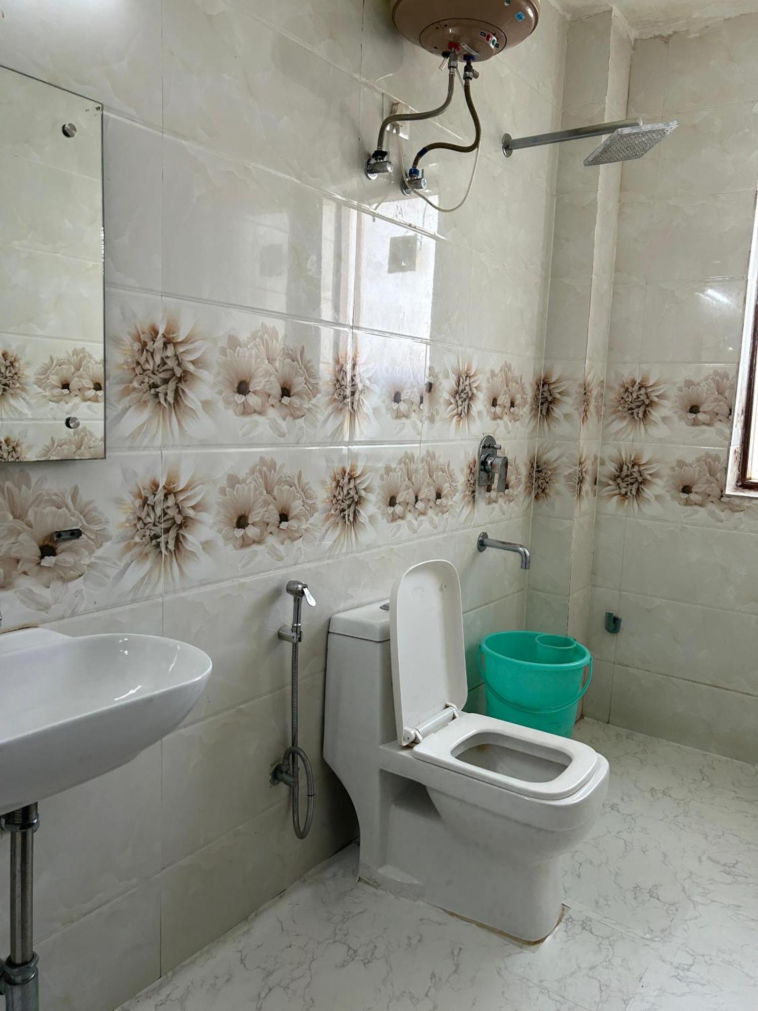 מלון גורגאון Tanvi Premium Residency Near Artemis Hospital, Gurugram מראה חיצוני תמונה